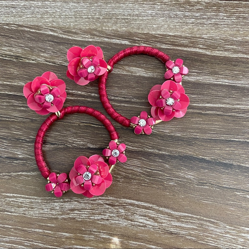 Dangle earrings